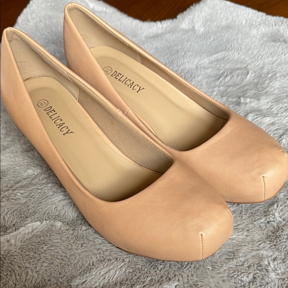 Delicacy Women's Beige Loafers